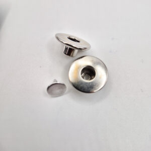 17 mm Sabit Ortası Delik Prinç Çakma Düğme